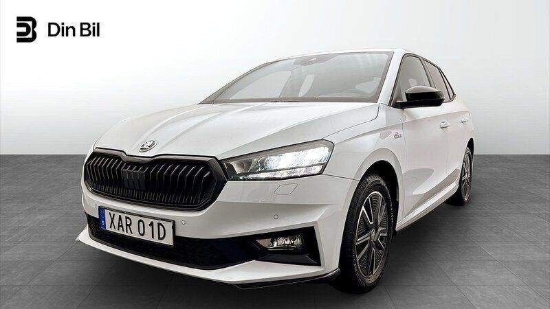 Vit (moon white metallic) Begagnad 2023 Skoda Fabia Comfort Halvkombi | 227 900 kr (Marknadspris) - Bild 1/4