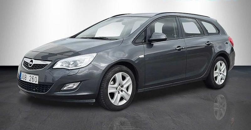 Grå Begagnad 2011 Opel Astra Enjoy Kombi | 75 000 kr (Marknadspris) - Bild 1/4