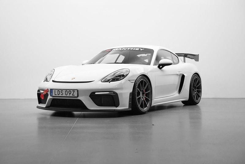Vit Begagnad 2020 Porsche 718 Cayman GT4 Sportkupé | 1 219 000 kr - Bild 1/4