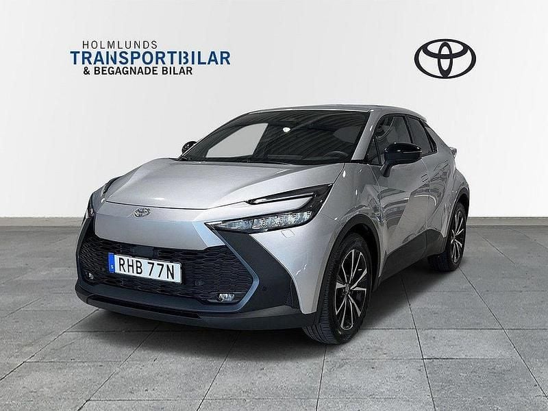 Silver Begagnad 2023 Toyota C-HR Style SUV | 359 900 kr (Marknadspris) - Bild 1/4
