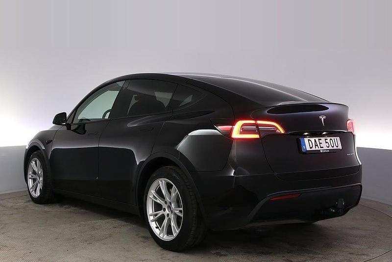 Begagnad Tesla Model Y Long Range AWD 378 kW (514 HK) 2023 Svart SUV