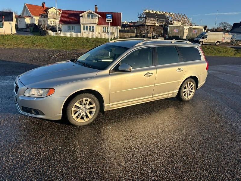 Begagnad 2009 Volvo V70 Kombi | 40 000 kr (Bra pris) - Bild 1/4