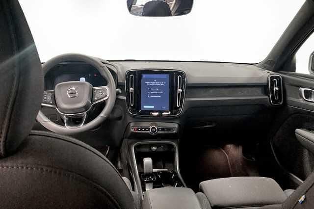 Begagnad Volvo XC40 Single Motor 175 kW (238 HK) 2023 Vit SUV