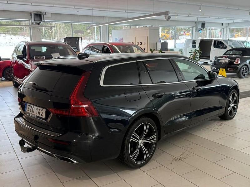 Begagnad Volvo V60 Inscription 340 HK (250 kW) 2022 Onyx svart metallic Kombi
