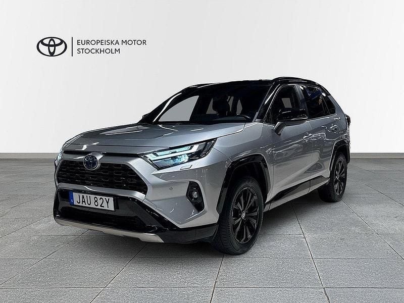 Grå Begagnad 2024 Toyota RAV4 Hybrid Style SUV | 439 900 kr (Marknadspris) - Bild 1/4