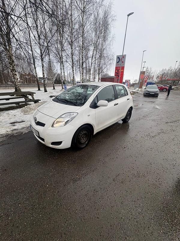 Begagnad Toyota Yaris 90 HK (66 kW) 2011 Halvkombi