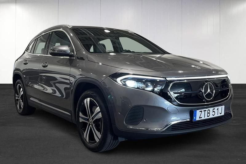 Mörkgrå (grey) Begagnad 2022 Mercedes EQA250 Premium Plus SUV | 408 900 kr (Marknadspris) - Bild 1/4