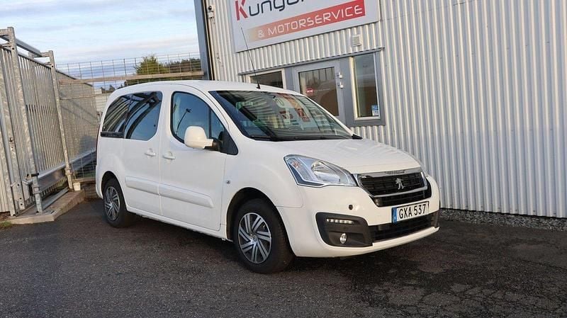 Vit Begagnad 2016 Peugeot Partner Tepee Minibuss | 99 900 kr (Marknadspris) - Bild 1/4