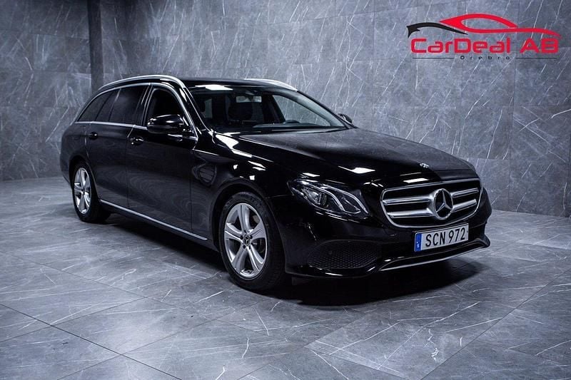 Svart Begagnad 2017 Mercedes E220 Avantgarde Kombi | 129 800 kr - Bild 1/4