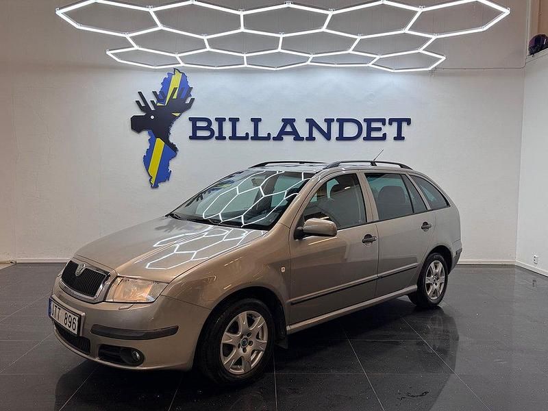 Ljusbrun Begagnad 2006 Skoda Fabia Halvkombi | 29 900 kr (Marknadspris) - Bild 1/4