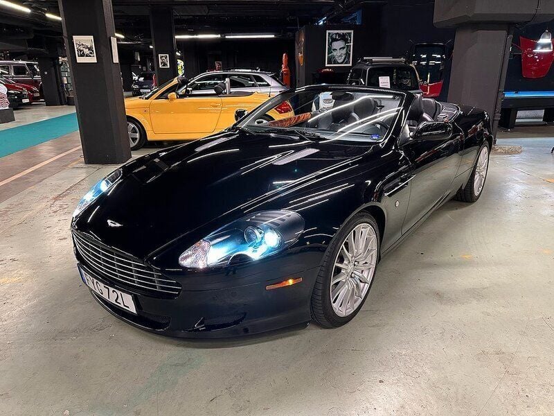 Svart Begagnad 2007 Aston Martin DB9 Cab | 745 000 kr - Bild 1/4