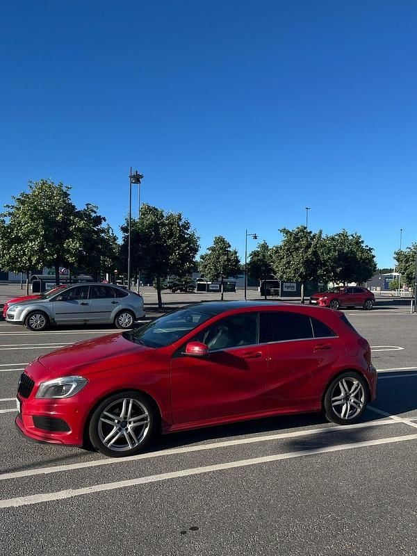 Röd Begagnad 2013 Mercedes A200 Halvkombi | 90 000 kr (Lite dyr) - Bild 1/4