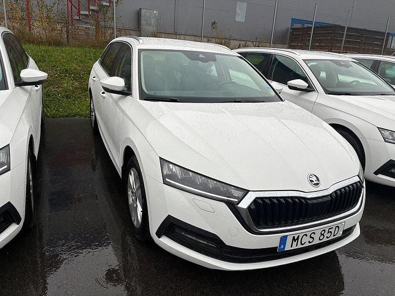 Vit Begagnad 2023 Skoda Octavia G-TEC Ambition Kombi | 239 000 kr (Bra pris) - Bild 1/4