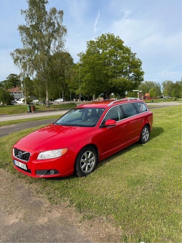 Röd Begagnad 2013 Volvo V70 Summum Kombi | 64 000 kr (Bra pris) - Bild 1/4