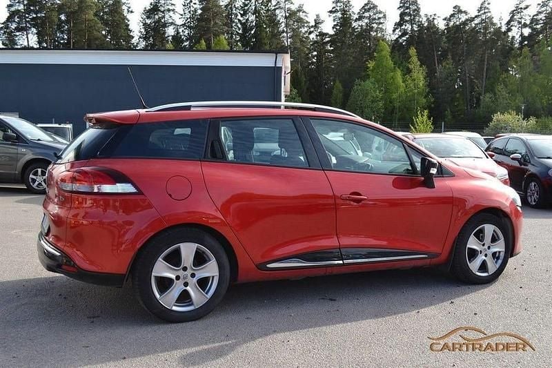 Begagnad Renault Clio IV 90 HK (66 kW) 2014 Röd Kombi