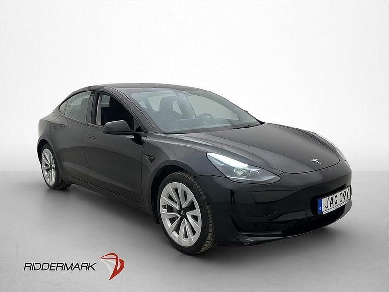 Begagnad Tesla Model 3 Standard Range 235 kW (320 HK) 2022 Svart Sedan