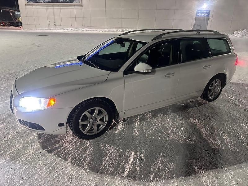 Begagnad 2009 Volvo V70 Kombi | 55 000 kr (Marknadspris) - Bild 1/4