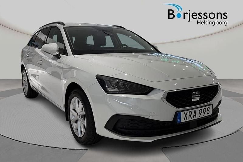 Vit Ny 2025 Seat Leon Style Kombi | 278 600 kr (Marknadspris) - Bild 1/4