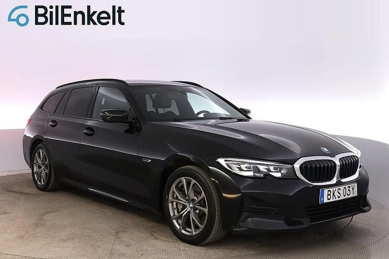 Begagnad BMW 330e Sport Line 184 HK (135 kW) 2021 Svart Kombi
