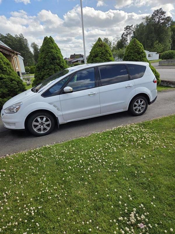 Vit Begagnad 2010 Ford S-MAX S Minibuss | 28 000 kr (Superpris) - Bild 1/4