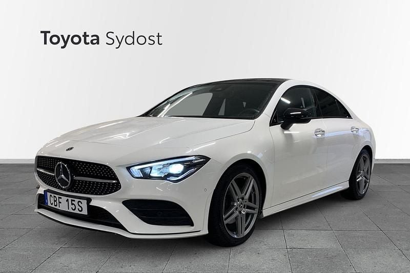 Vit Begagnad 2022 Mercedes CLA180 AMG Sedan | 314 900 kr (Bra pris) - Bild 1/4