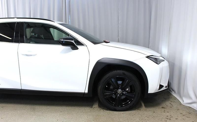 Begagnad Lexus UX 250h 184 HK (135 kW) 2021 Vit (pärlemovit) SUV
