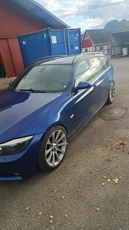 Blå Begagnad 2008 BMW 335 Comfort Edition Kombi | 179 000 kr (Dyr) - Bild 1/1