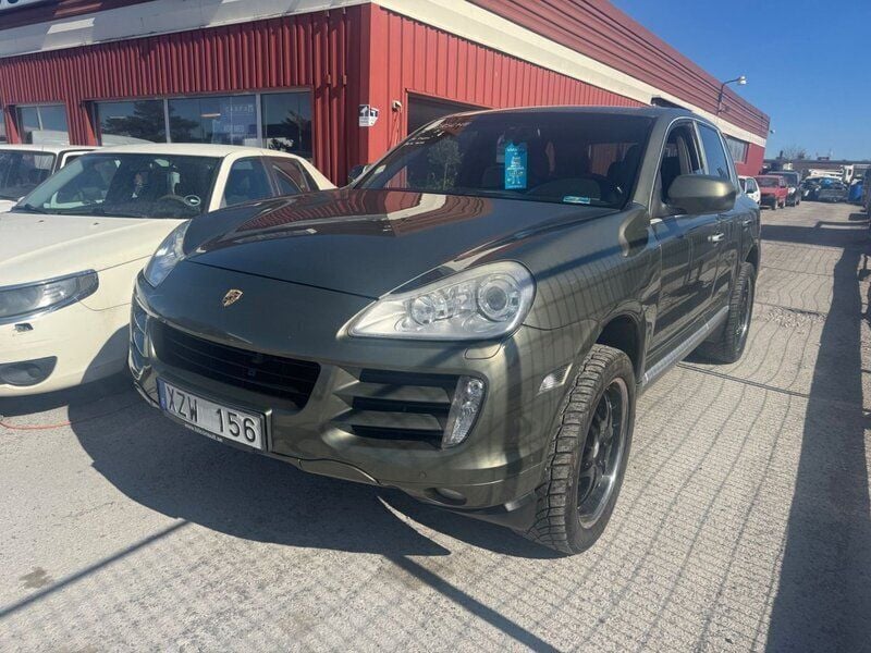 Grön (grönmetallic) Begagnad 2008 Porsche Cayenne SUV | 179 000 kr (Dyr) - Bild 1/4