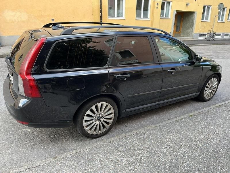 Svart Begagnad 2009 Volvo V50 Kinetic Kombi | 18 900 kr (Bra pris) - Bild 1/4