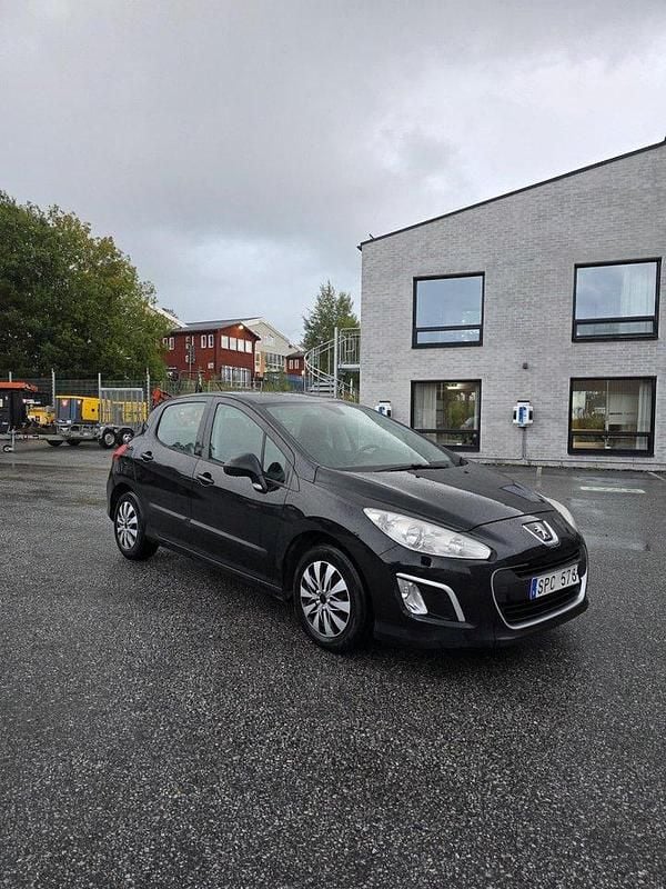 Svart Begagnad 2013 Peugeot 308 Halvkombi | 59 000 kr (Marknadspris) - Bild 1/4