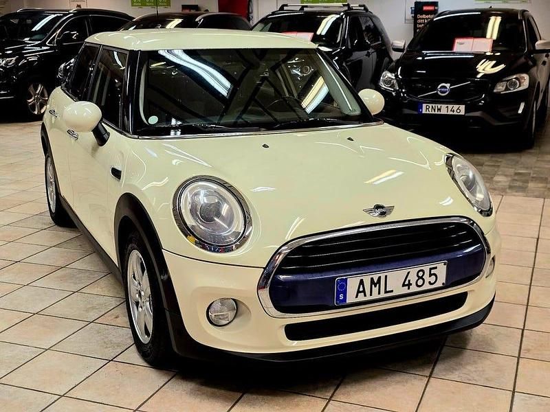 Vit Begagnad 2015 Mini Cooper Halvkombi | 149 900 kr (Marknadspris) - Bild 1/4