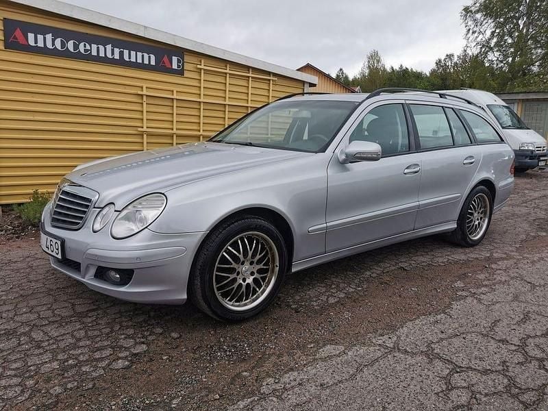 Silver Begagnad 2008 Mercedes E200 Classic Kombi | 49 900 kr (Superpris) - Bild 1/4