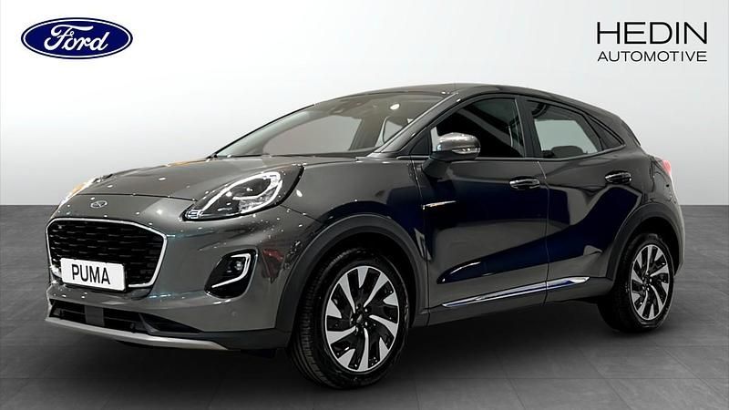 Grå (grey) Begagnad 2024 Ford Puma Gen-E Titanium SUV | 249 900 kr - Bild 1/4
