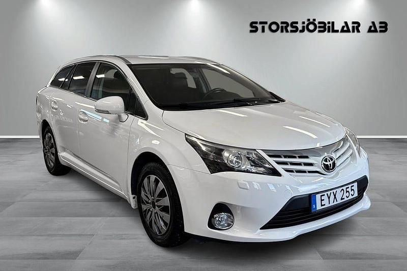 Begagnad Toyota Avensis Edition 147 HK (108 kW) 2015 Vit Kombi