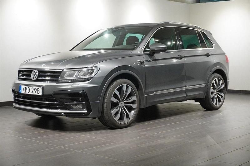 Mörkgrå Begagnad 2020 VW Tiguan Executive SUV | 279 900 kr (Marknadspris) - Bild 1/2