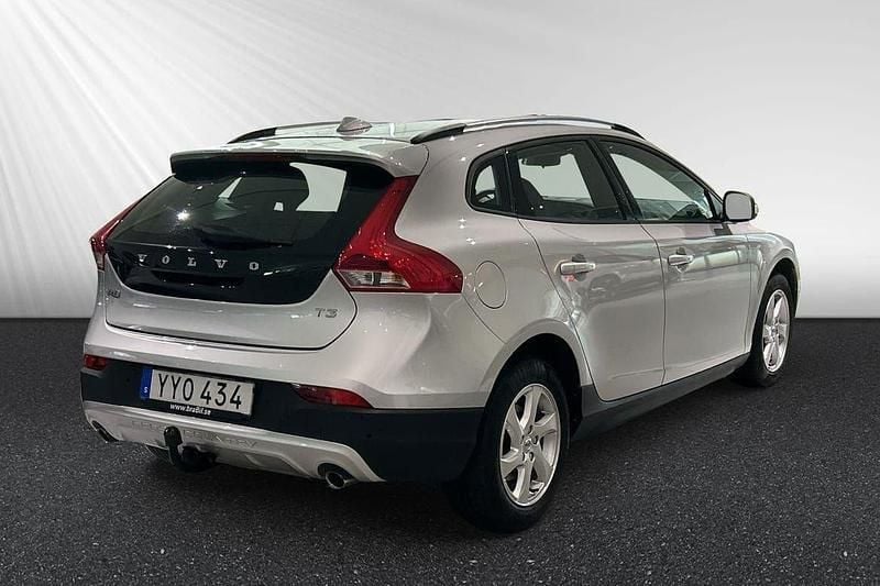 Silver Begagnad 2018 Volvo V40 CC Business Edition Kombi | 199 800 kr (Bra pris) - Bild 1/4