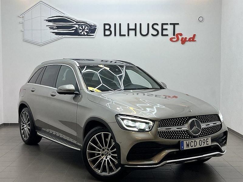Silver (silver metallic) Begagnad 2021 Mercedes GLC220 AMG SUV | 388 500 kr (Marknadspris) - Bild 1/4