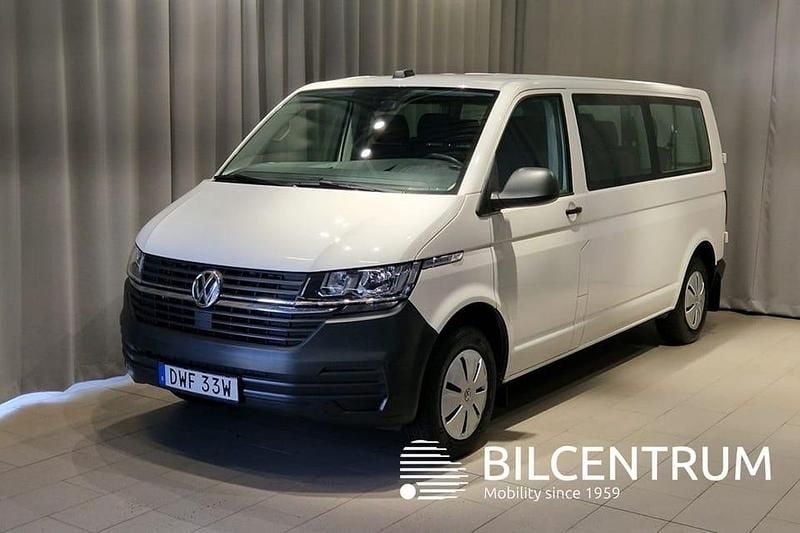 Vit Begagnad 2023 VW Caravelle Minibuss | 429 900 kr (Bra pris) - Bild 1/4