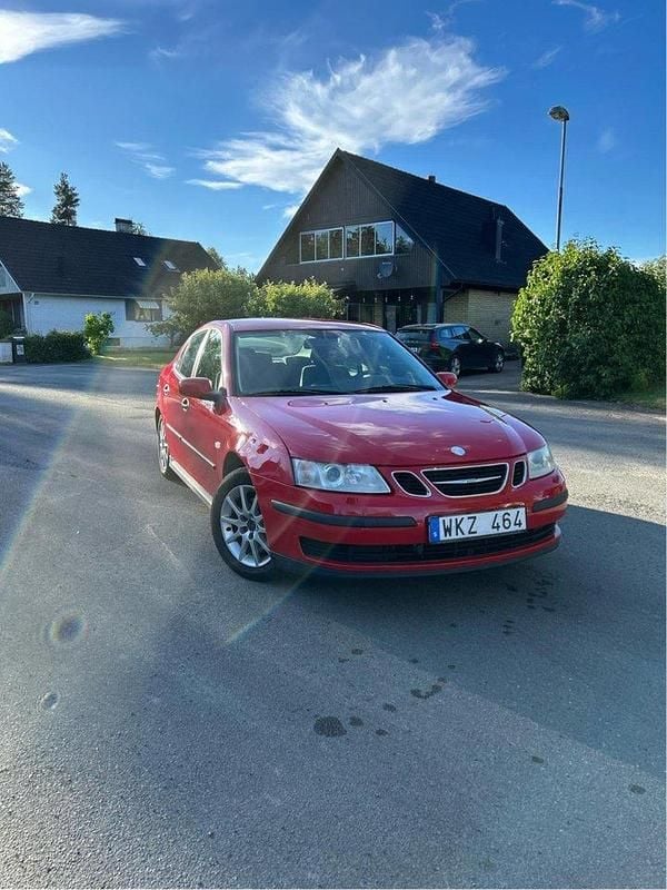 Röd Begagnad 2005 Saab 9-3 Linear Sedan | 23 000 kr (Marknadspris) - Bild 1/4