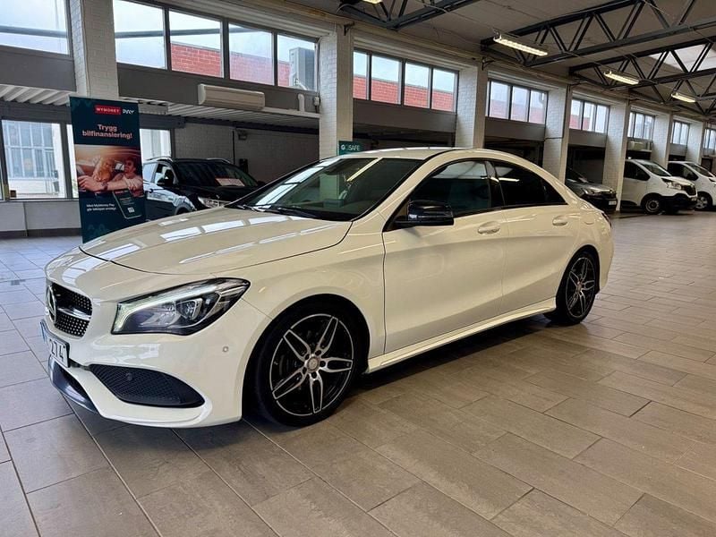 Vit Begagnad 2017 Mercedes CLA200 AMG Sportkupé | 214 000 kr (Marknadspris) - Bild 1/4
