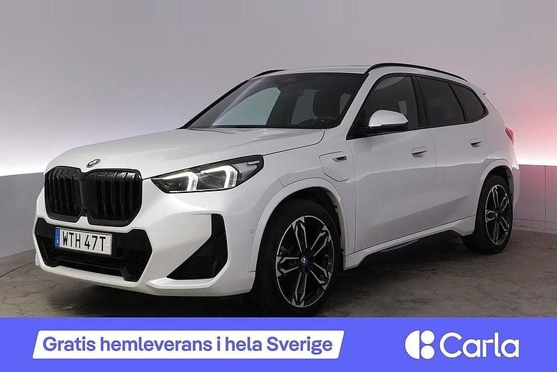 Vit Begagnad 2023 BMW X1 M Sport SUV | 475 900 kr (Marknadspris) - Bild 1/4