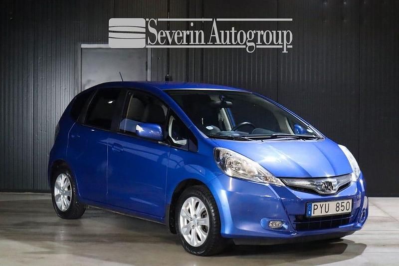 Begagnad Honda Jazz Hybrid 102 HK (75 kW) 2012 Blå Halvkombi