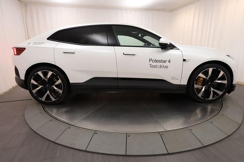 Begagnad Polestar 4 Performance 400 kW (544 HK) 2024 Vit SUV