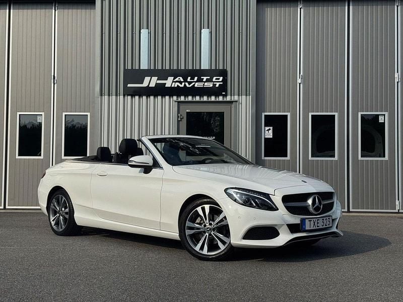 Vit Begagnad 2017 Mercedes C200 Cab | 309 900 kr (Marknadspris) - Bild 1/4