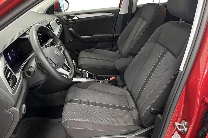 Röd Begagnad 2025 VW T-Roc Edition SUV | 319 900 kr (Lite dyr) - Bild 1/4