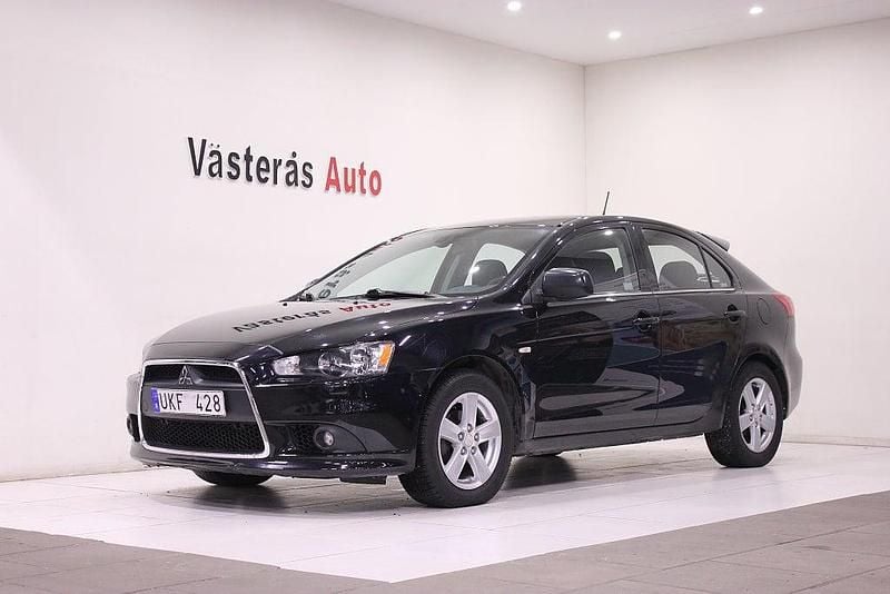 Begagnad Mitsubishi Lancer 140 HK (102 kW) 2010 Svart Halvkombi
