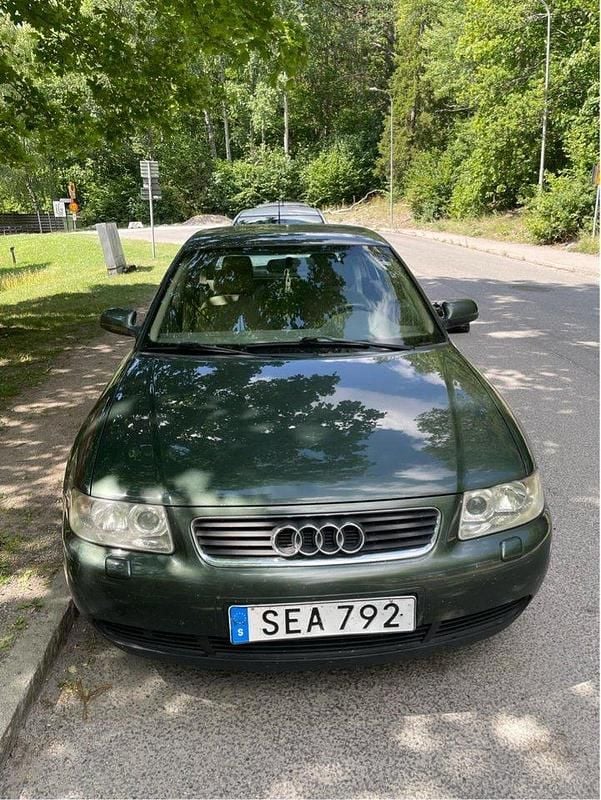 Grön Begagnad 2001 Audi A3 Attraction Halvkombi | 43 000 kr - Bild 1/4