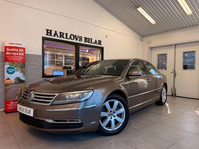 Grå Begagnad 2013 VW Phaeton Sedan | 119 000 kr - Bild 1/4