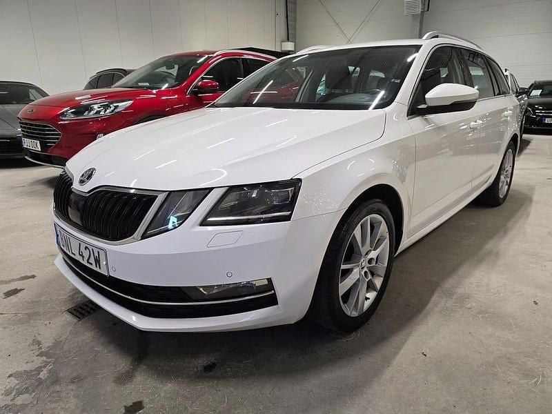 Vit Begagnad 2019 Skoda Octavia G-TEC Style Kombi | 149 500 kr (Marknadspris) - Bild 1/4
