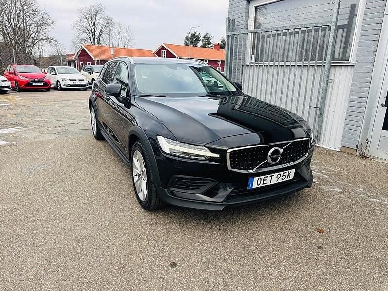 Begagnad Volvo V60 CC 197 HK (144 kW) 2021 Svart Kombi